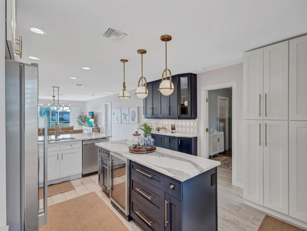 Luxurious Beachfront Condo in Longboat Key - Your Coastal Retreat Awaits